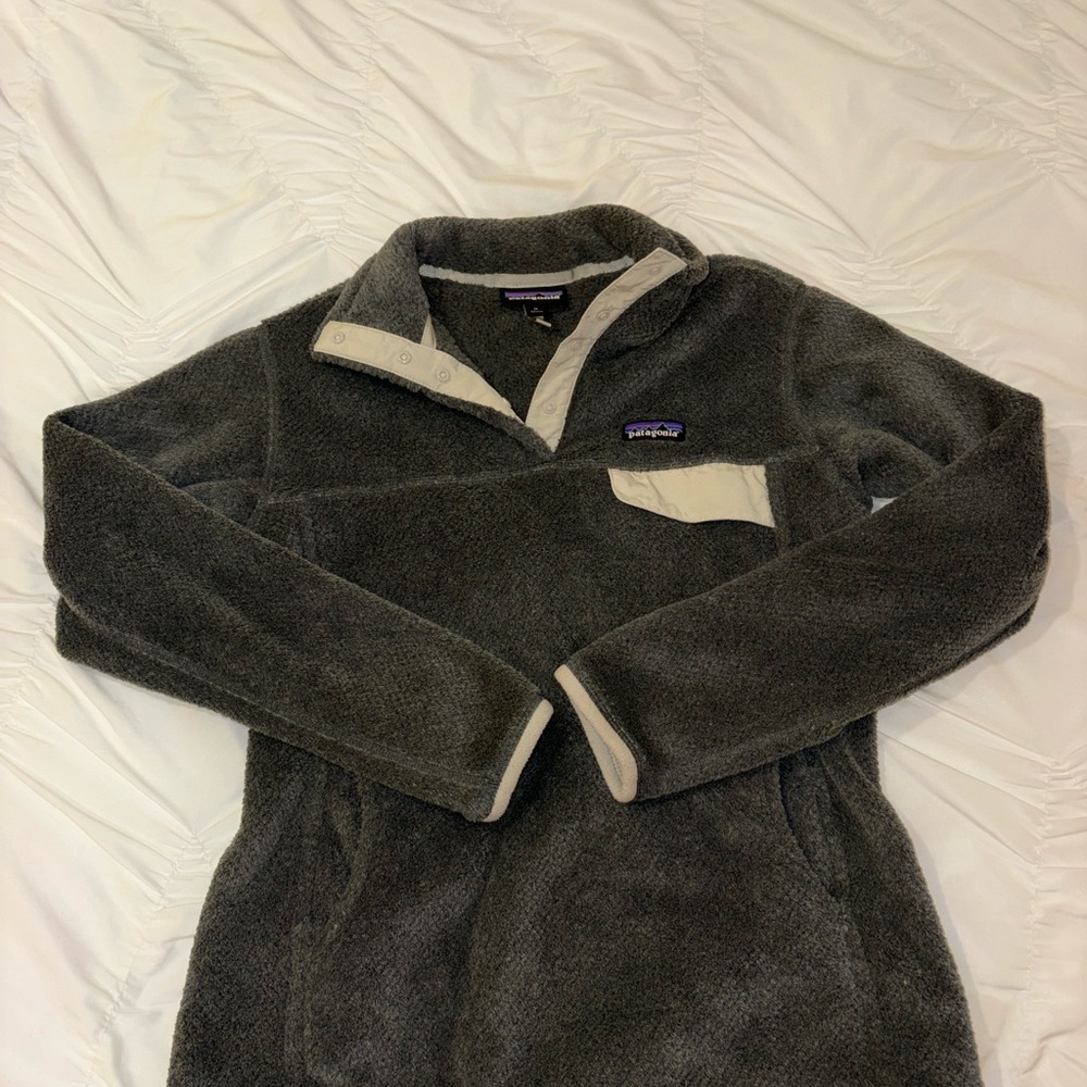 Patagonia Gray and Cream Fleece Pullover
